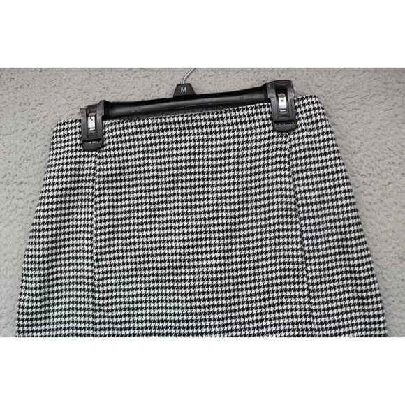 Love on a Hanger Houndstooth Mini Skirt-Size 3 - Picture 2 of 10